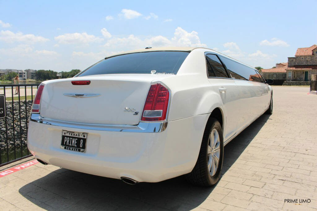 Back picture of Chrysler 300 limo during the day